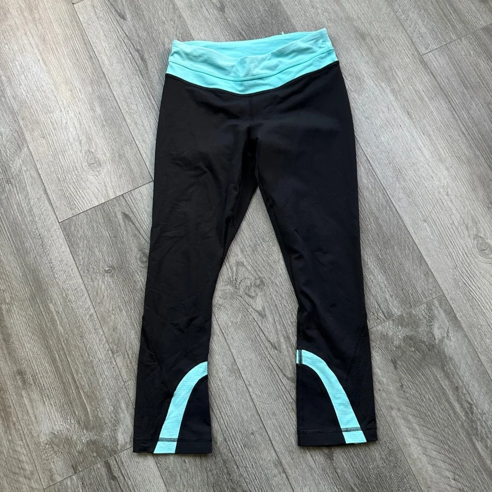 Lululemon Capri Leggings Size 4 Black Aqua Blue Mesh Accents Cropped